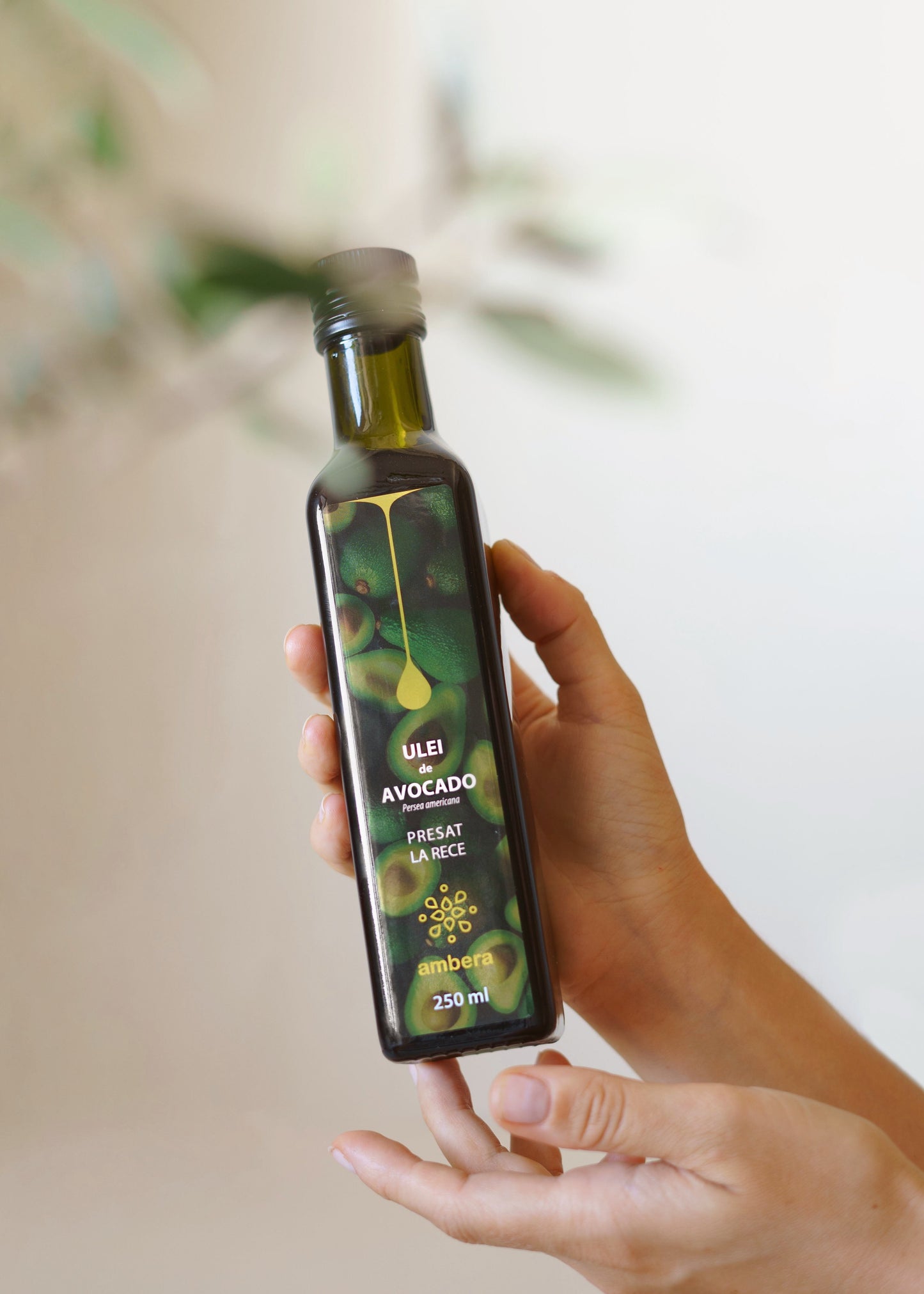Ulei de avocado natural Ambera, bogat în vitamine E și K, pentru îngrijire naturală