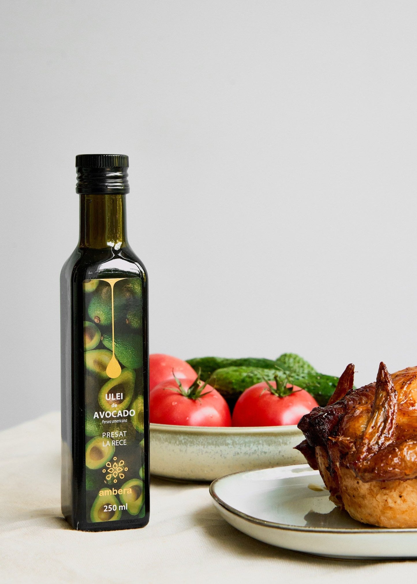 Sticlă ulei de avocado Ambera Moldova 250ml, presat la rece, utilizare cosmetică și culinară