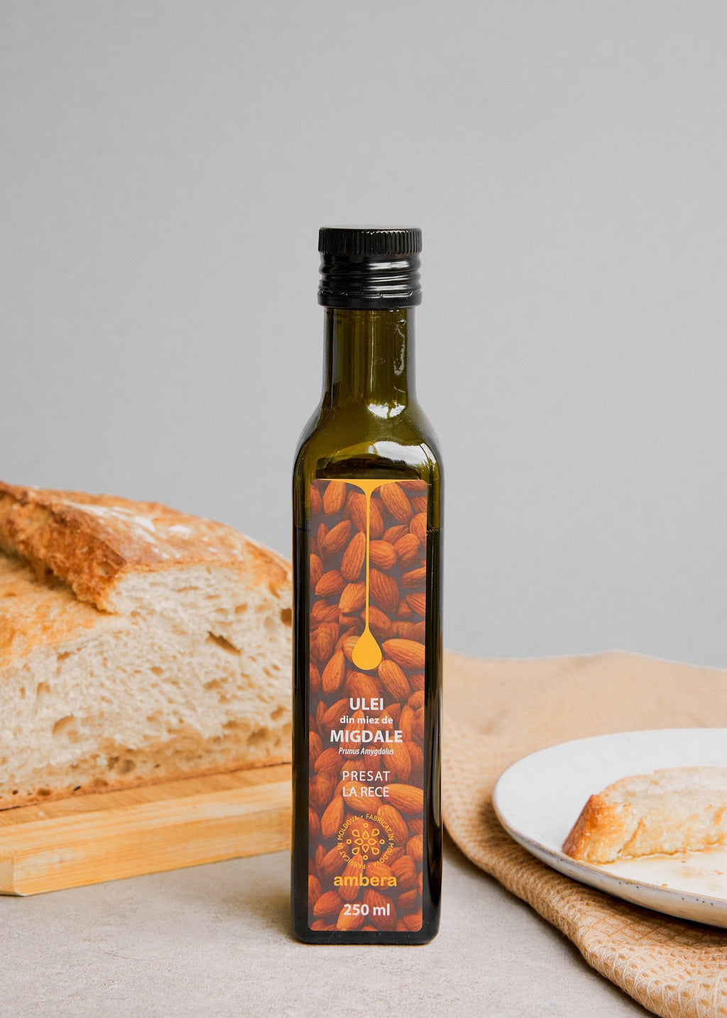 Sticlă ulei de migdale Ambera Moldova 250ml, presat la rece, utilizare cosmetică premium